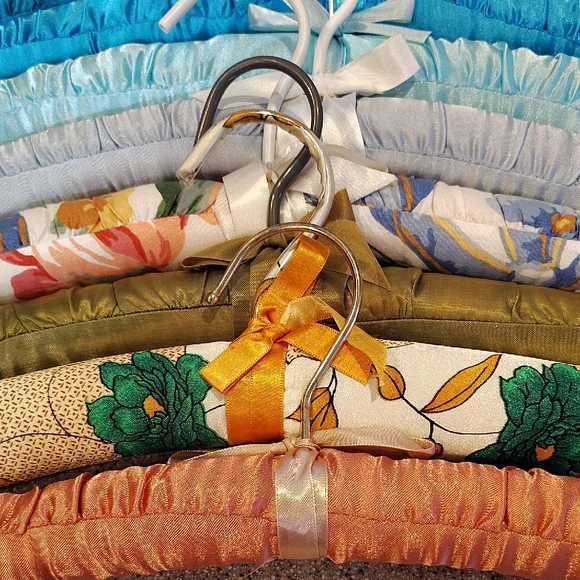 Set of Padded Satin & Floral Hangers - Assorted Pastel Colors - Picture 2 of 4